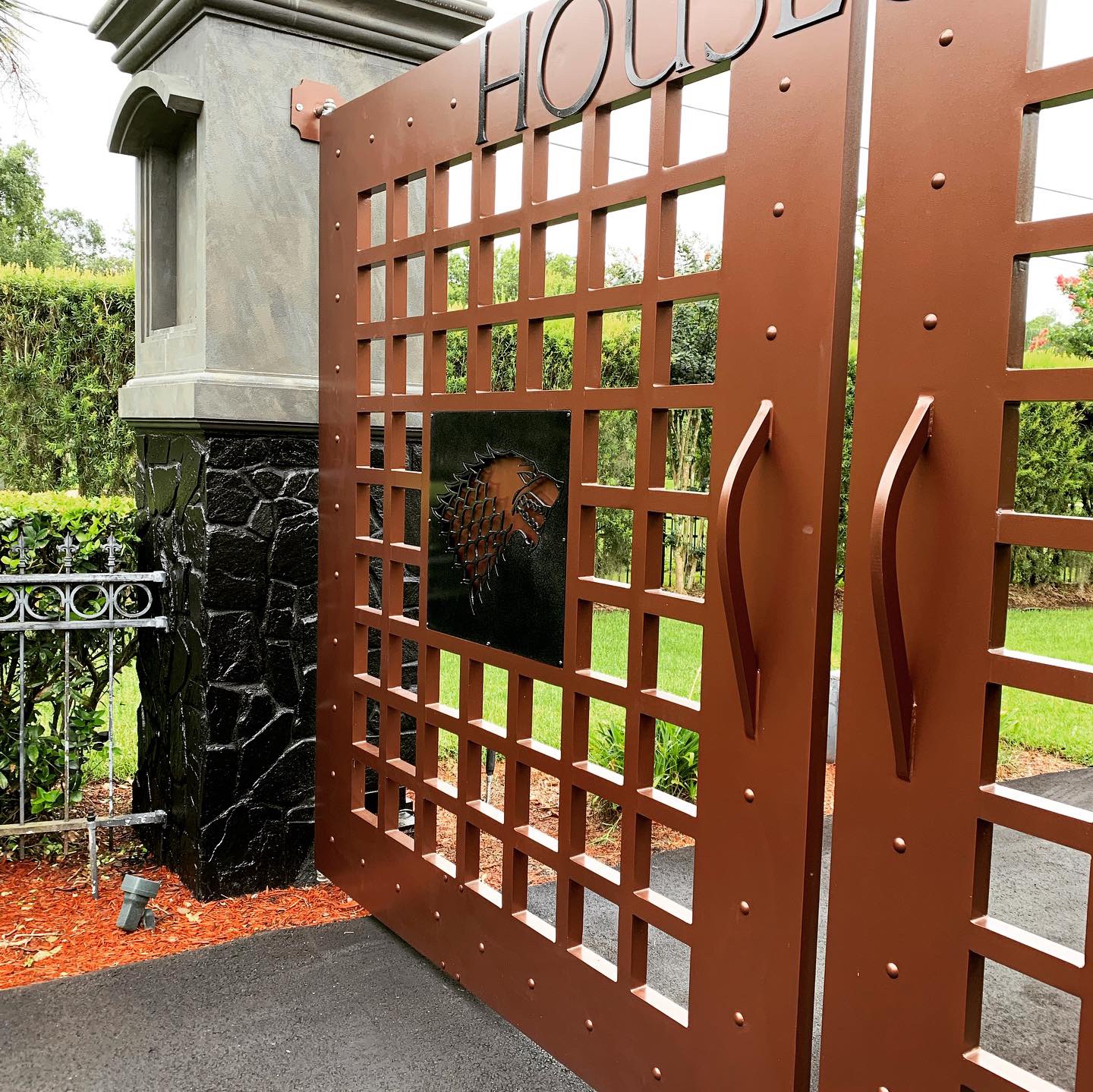 Game Of Thrones Custom Drive Gates With CellGate Watchman Cellular ...